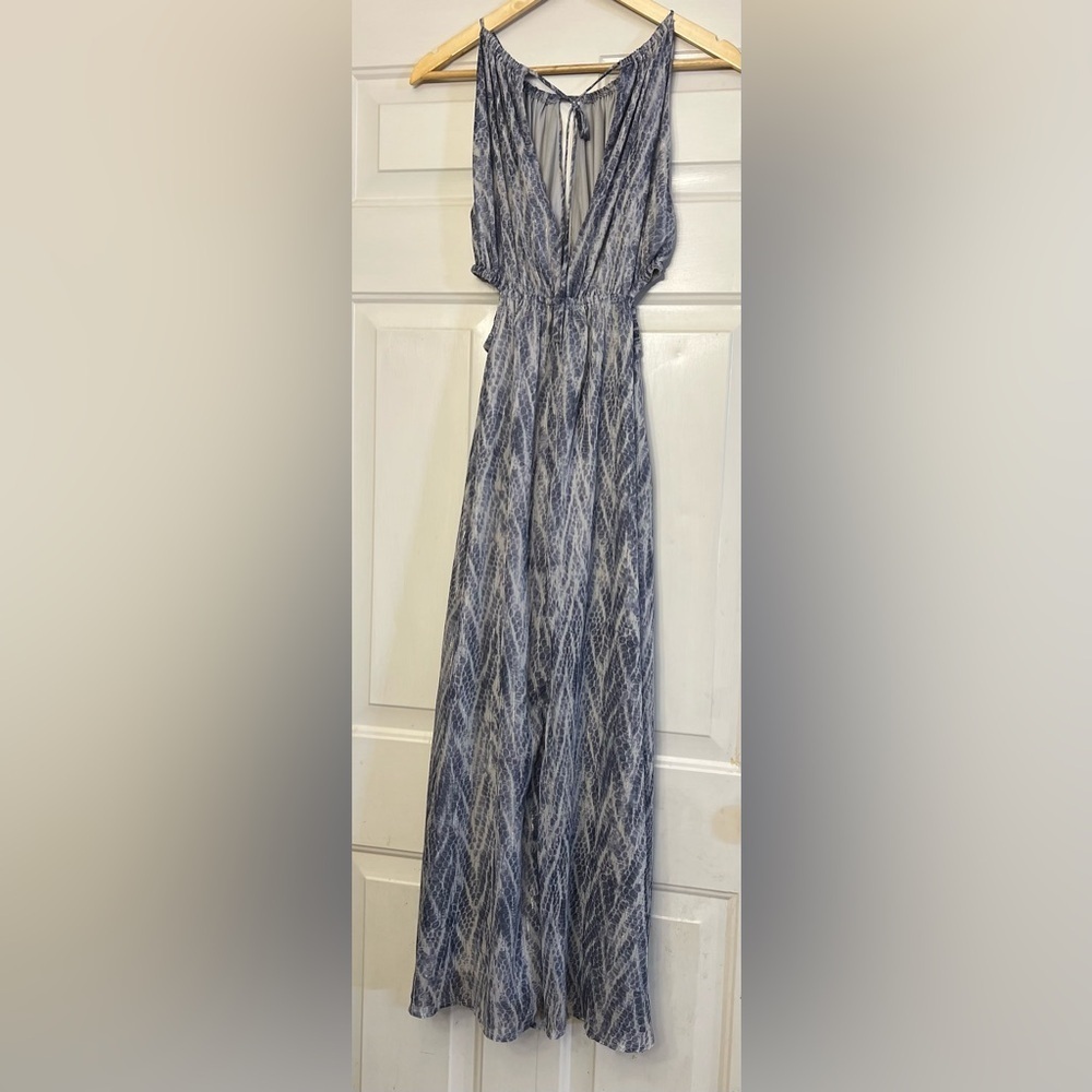 🦋 ASTR The Label Blue Print Maxi Dress – Cutout Sides - Halter Style - Picture 10 of 10
